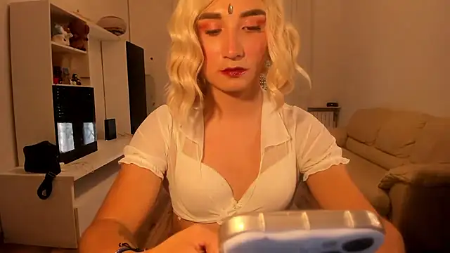 Snapshot of wanderlustxxx_ chatting on July 23, 5:33 pm wanderlustxxx online show from July 23, 5:33 pm