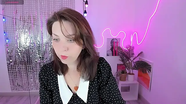 Snapshot of MargaretFatal chatting on June 25, 5:34 am MargaretFatal online show from June 25, 5:34 am