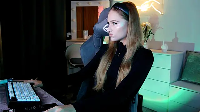 MrsTenderBeast online show from February 22, 5:35 pm