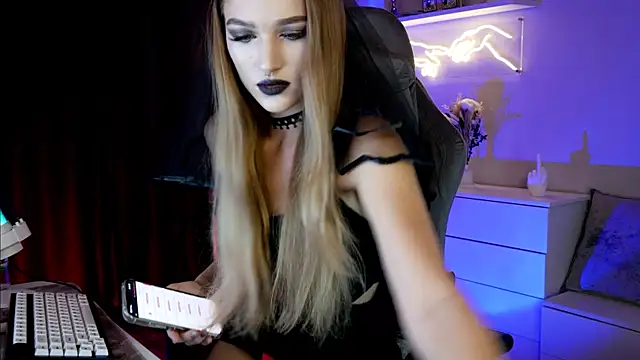 MrsTenderBeast online show from March 7, 5:06 pm