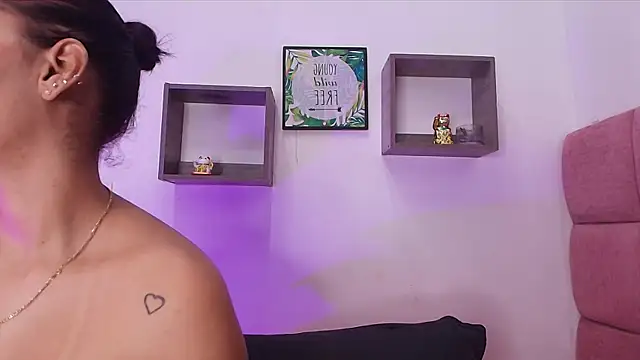 lorrayne  online show from February 13, 11:50 am