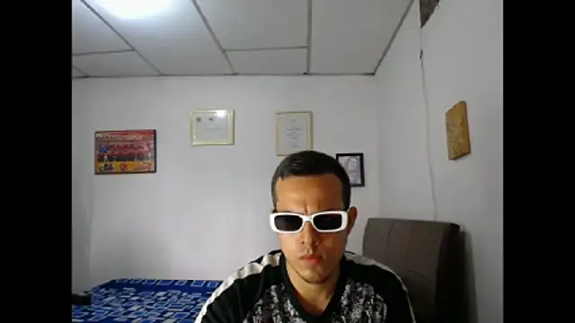 Snapshot of Oliver_Wilding chatting on March 18, 1:47 pm Oliver Wilding online show from March 18, 1:47 pm