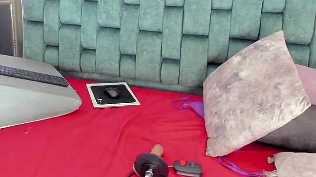 IsiisLovei online show from February 11, 2:44 pm