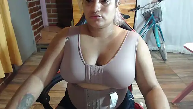 Hilarybunnyy online show from March 14, 1:55 am