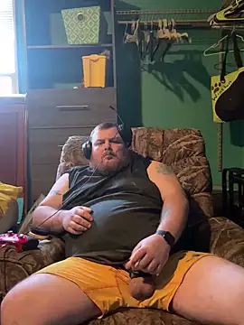 Snapshot of fatdickdaddy448 chatting on December 24, 5:13 pm fatdickdaddy448 online show from December 24, 5:13 pm