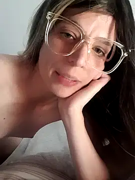 Snapshot of LouGabriel chatting on October 19, 2:40 pm LouGabriel online show from October 19, 2:40 pm