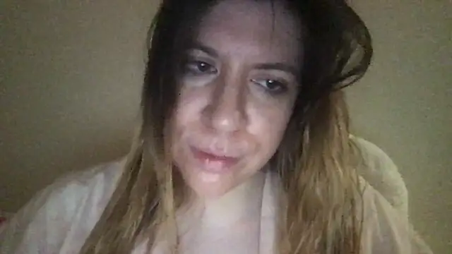 Snapshot of HYPHYtype chatting on February 4, 11:38 pm HYPHYtype online show from February 4, 11:38 pm