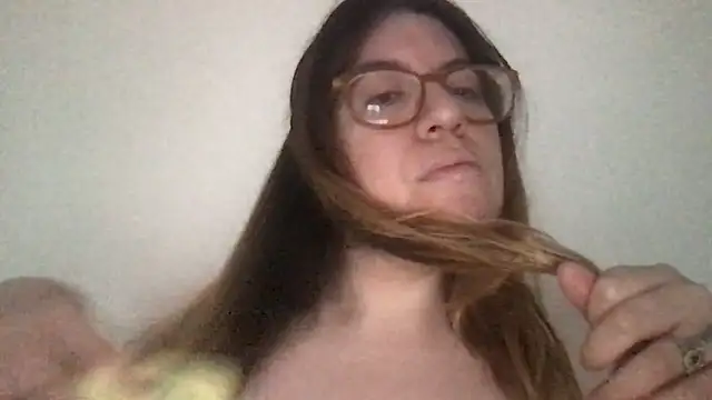 Snapshot of HYPHYtype chatting on February 6, 11:15 pm HYPHYtype online show from February 6, 11:15 pm