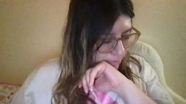 Snapshot of HYPHYtype chatting on February 9, 4:14 am HYPHYtype online show from February 9, 4:14 am