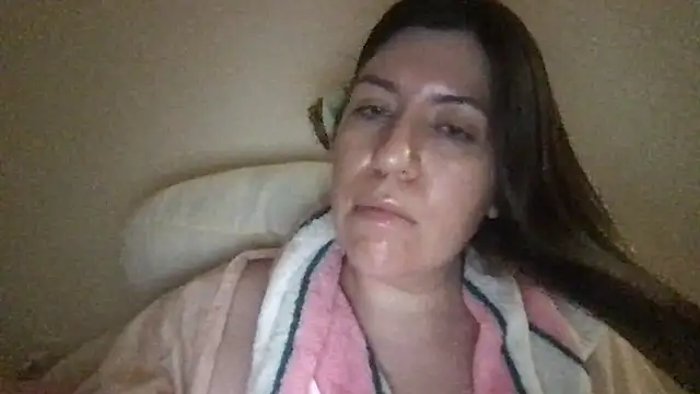 Snapshot of HYPHYtype chatting on February 19, 5:27 am HYPHYtype online show from February 19, 5:27 am