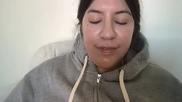 Snapshot of HYPHYtype chatting on February 21, 2:28 am HYPHYtype online show from February 21, 2:28 am