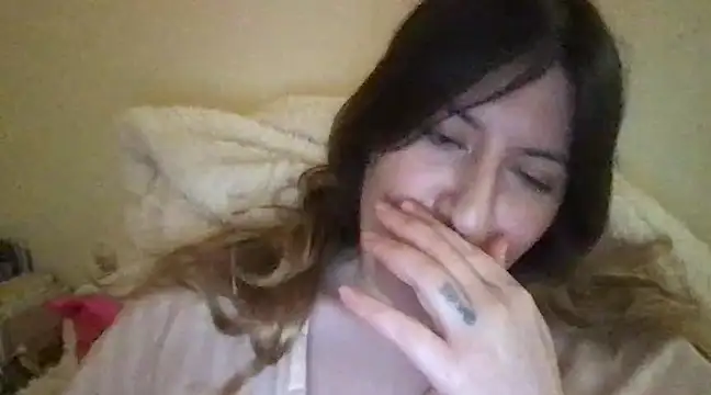 Snapshot of HYPHYtype chatting on February 24, 4:38 am HYPHYtype online show from February 24, 4:38 am