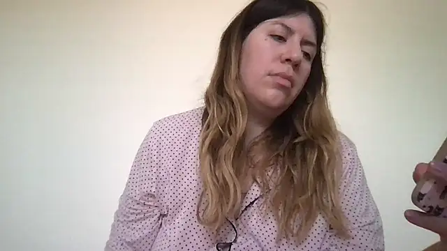 Snapshot of HYPHYtype chatting on March 4, 10:38 pm HYPHYtype online show from March 4, 10:38 pm