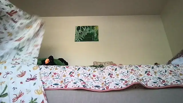 Snapshot of HYPHYtype chatting on October 10, 7:13 pm HYPHYtype online show from October 10, 7:13 pm