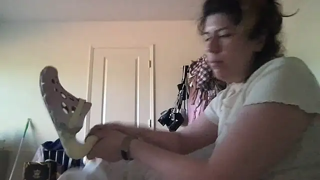 Snapshot of HYPHYtype chatting on October 16, 4:30 pm HYPHYtype online show from October 16, 4:30 pm