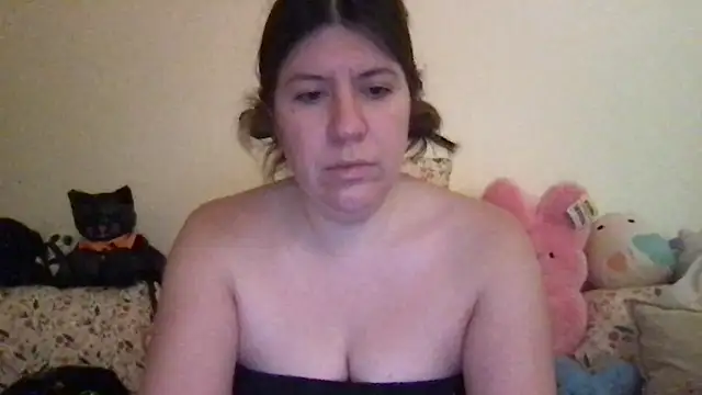 Snapshot of HYPHYtype chatting on October 31, 4:35 am HYPHYtype online show from October 31, 4:35 am