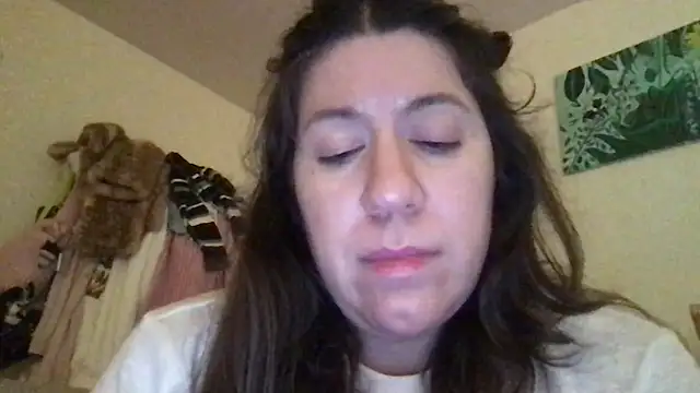 Snapshot of HYPHYtype chatting on November 1, 7:43 am HYPHYtype online show from November 1, 7:43 am