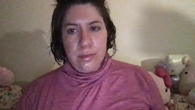 Snapshot of HYPHYtype chatting on February 11, 5:23 am HYPHYtype online show from February 11, 5:23 am