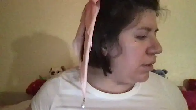 Snapshot of HYPHYtype chatting on February 26, 4:11 am HYPHYtype online show from February 26, 4:11 am