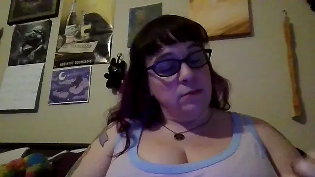 Snapshot of GothyBaby chatting on April 2, 12:52 am GothyBaby online show from April 2, 12:52 am