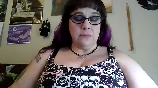 Snapshot of GothyBaby chatting on April 3, 10:30 pm GothyBaby online show from April 3, 10:30 pm