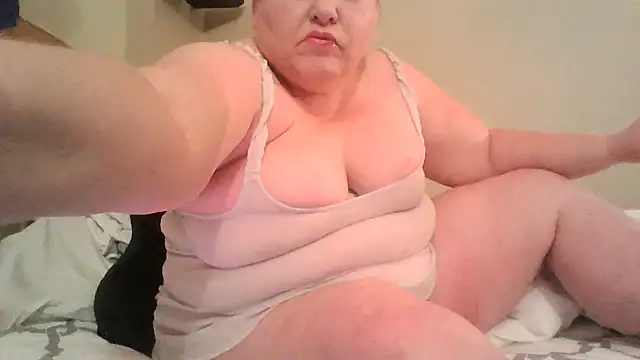 Snapshot of atlwebbie75 chatting on February 11, 9:25 am atlwebbie75 online show from February 11, 9:25 am