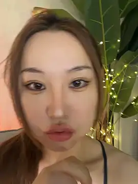 Snapshot of sphynx-_- chatting on October 28, 10:08 am sphynx- - online show from October 28, 10:08 am