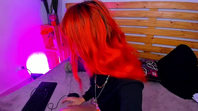 Snapshot of MaryJaneDove chatting on February 23, 11:44 am MaryJaneDove online show from February 23, 11:44 am