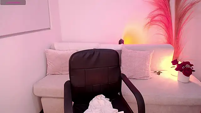 VictoriaLeia online show from January 10, 12:45 am