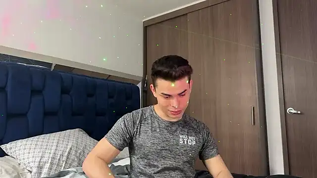 Snapshot of alejooo_twink chatting on February 13, 6:38 pm alejooo twink online show from February 13, 6:38 pm