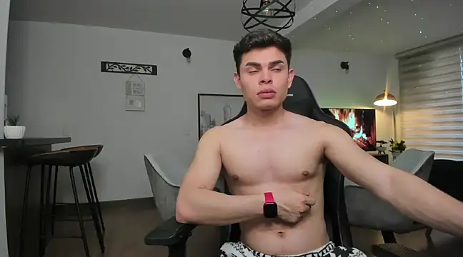 Snapshot of alejooo_twink chatting on February 24, 11:41 pm alejooo twink online show from February 24, 11:41 pm