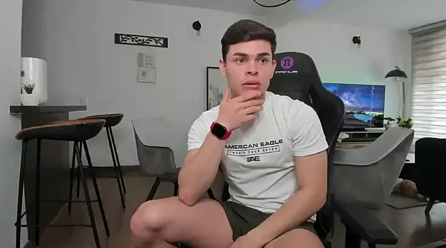 Snapshot of alejooo_twink chatting on February 26, 1:00 am alejooo twink online show from February 26, 1:00 am