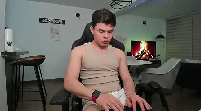 Snapshot of alejooo_twink chatting on February 28, 11:56 pm alejooo twink online show from February 28, 11:56 pm