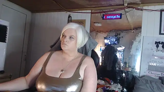 sexychazza16 online show from November 20, 8:30 pm