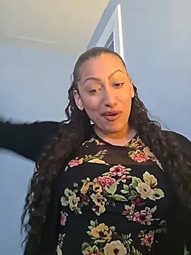 Snapshot of Nikkierosee chatting on May 28, 9:56 pm Nikkierosee online show from May 28, 9:56 pm
