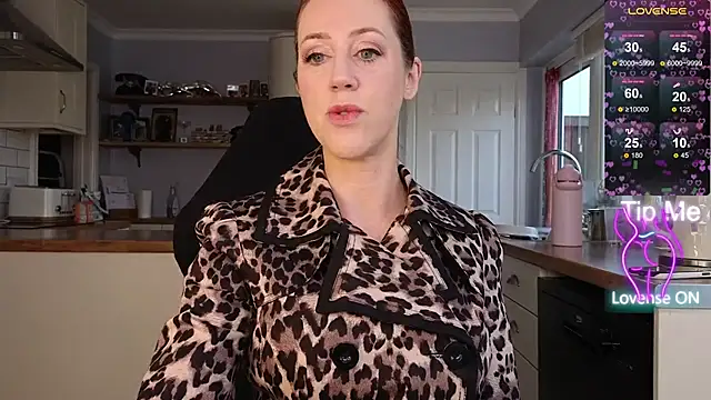 Snapshot of stripmequick chatting on December 17, 10:10 am stripmequick online show from December 17, 10:10 am