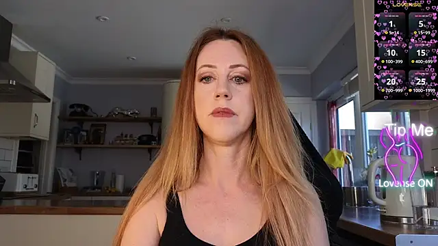 Snapshot of stripmequick chatting on May 1, 9:36 am stripmequick online show from May 1, 9:36 am