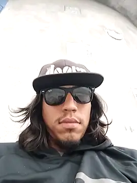 AlexAlejandro13 online show from April 7, 12:22 am