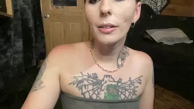 Snapshot of TeenyDoll chatting on June 11, 2:44 am TeenyDoll online show from June 11, 2:44 am