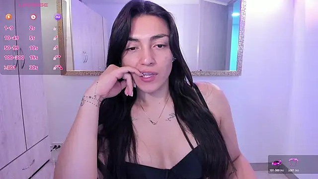Snapshot of EricaVanderhill chatting on February 2, 4:00 am EricaVanderhill online show from February 2, 4:00 am