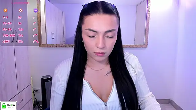 Snapshot of EricaVanderhill chatting on March 19, 12:03 am EricaVanderhill online show from March 19, 12:03 am