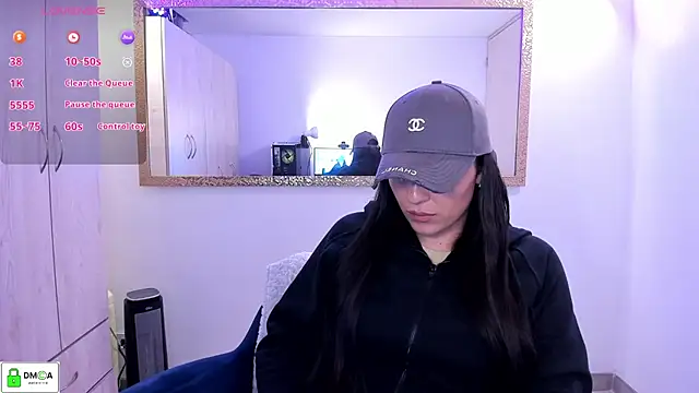Snapshot of EricaVanderhill chatting on March 26, 11:54 pm EricaVanderhill online show from March 26, 11:54 pm