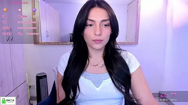 Snapshot of EricaVanderhill chatting on April 2, 12:30 am EricaVanderhill online show from April 2, 12:30 am