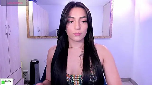 Snapshot of EricaVanderhill chatting on April 5, 9:01 pm EricaVanderhill online show from April 5, 9:01 pm