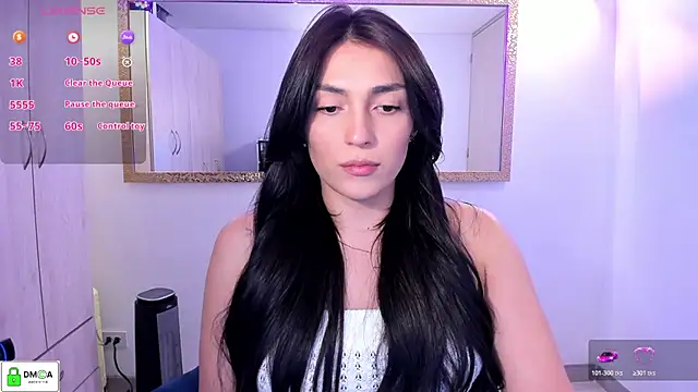 Snapshot of EricaVanderhill chatting on April 8, 12:10 am EricaVanderhill online show from April 8, 12:10 am