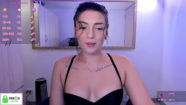 Snapshot of EricaVanderhill chatting on April 23, 10:34 pm EricaVanderhill online show from April 23, 10:34 pm