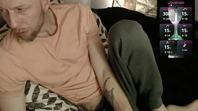 Snapshot of MaxRouger chatting on March 12, 4:19 am MaxRouger online show from March 12, 4:19 am