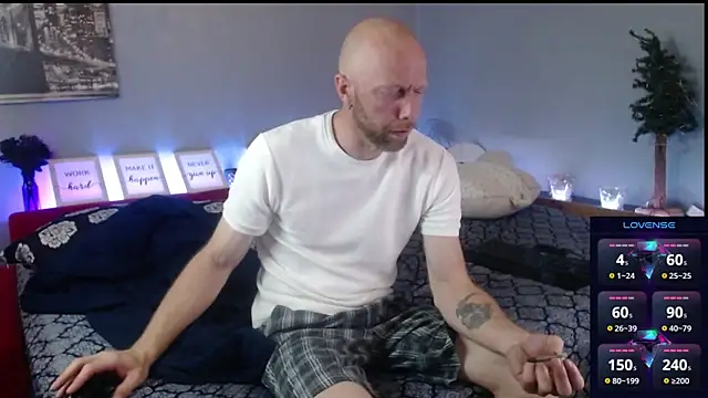 Snapshot of MaxRouger chatting on September 12, 6:24 am MaxRouger online show from September 12, 6:24 am