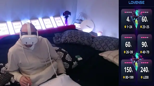 Snapshot of MaxRouger chatting on September 26, 7:12 am MaxRouger online show from September 26, 7:12 am