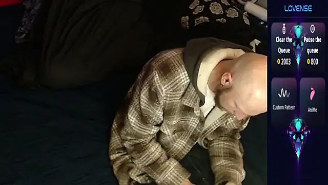 Snapshot of MaxRouger chatting on October 26, 9:15 am MaxRouger online show from October 26, 9:15 am